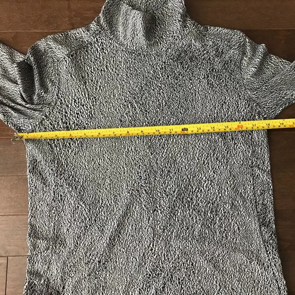 Lululemon Ready to Rulu™  Turtleneck - Picture 11 of 16